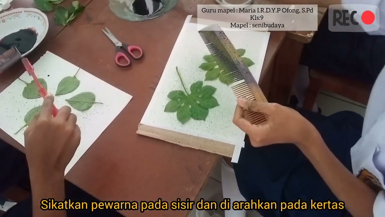 Praktek membuat karya seni grafis dengan teknik cetak saring. SMP. kelas IX