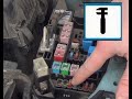 Замена предохранителя кондиционера, топливного насоса под капотом в Hyundai Getz