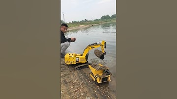 Múc cát siêu nhanh với máy xúc điều khiển rc vs bò tót rc