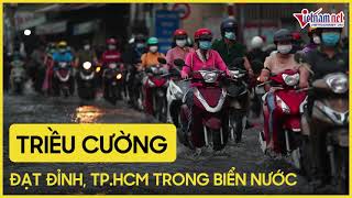 Triều cường TP.HCM đạt đỉnh, nhiều tuyến phố chìm trong biển nước