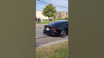Loud Audi RS7 Does Launch Control!