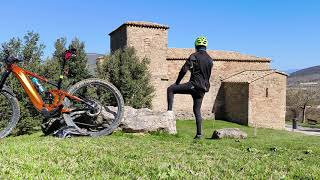 De Yarnoz a Ezperun por la falda de la Higa de Monreal