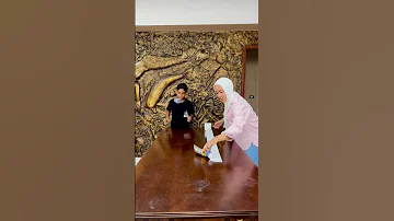 حد لاحظ حاجه غريبه 