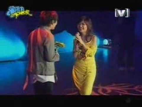 梁静茹张信哲2004月亮代表我的心