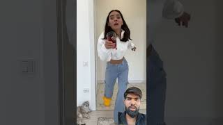billi 😺 or ladki 🧕 #funny #cat #trending #cats #shorts #viral dosto hamare channel ko subscribe kre🙏