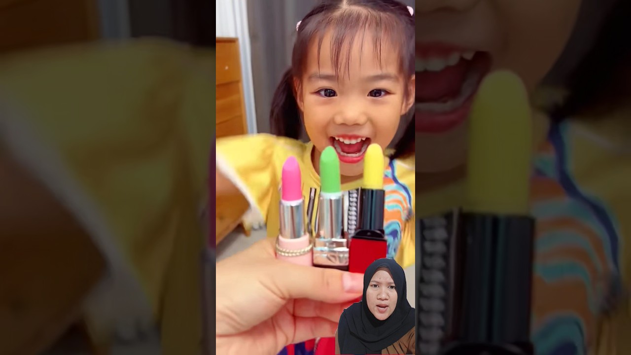 Lipstik Atau Coklat⁉️ | PresentHunt #funny #funnyvideo #funnyshorts #zoey #jinu #kpopdemonhunters