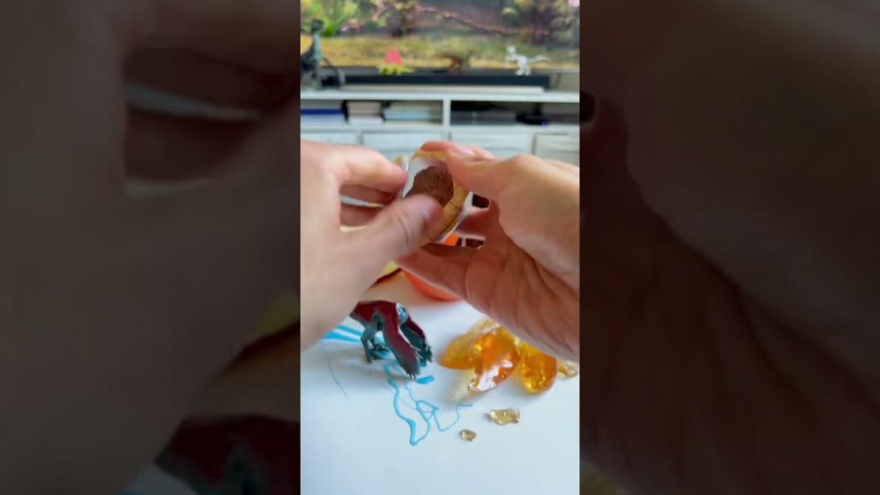 PYRORAPTOR found in Jurassic World SLIME and AMBER