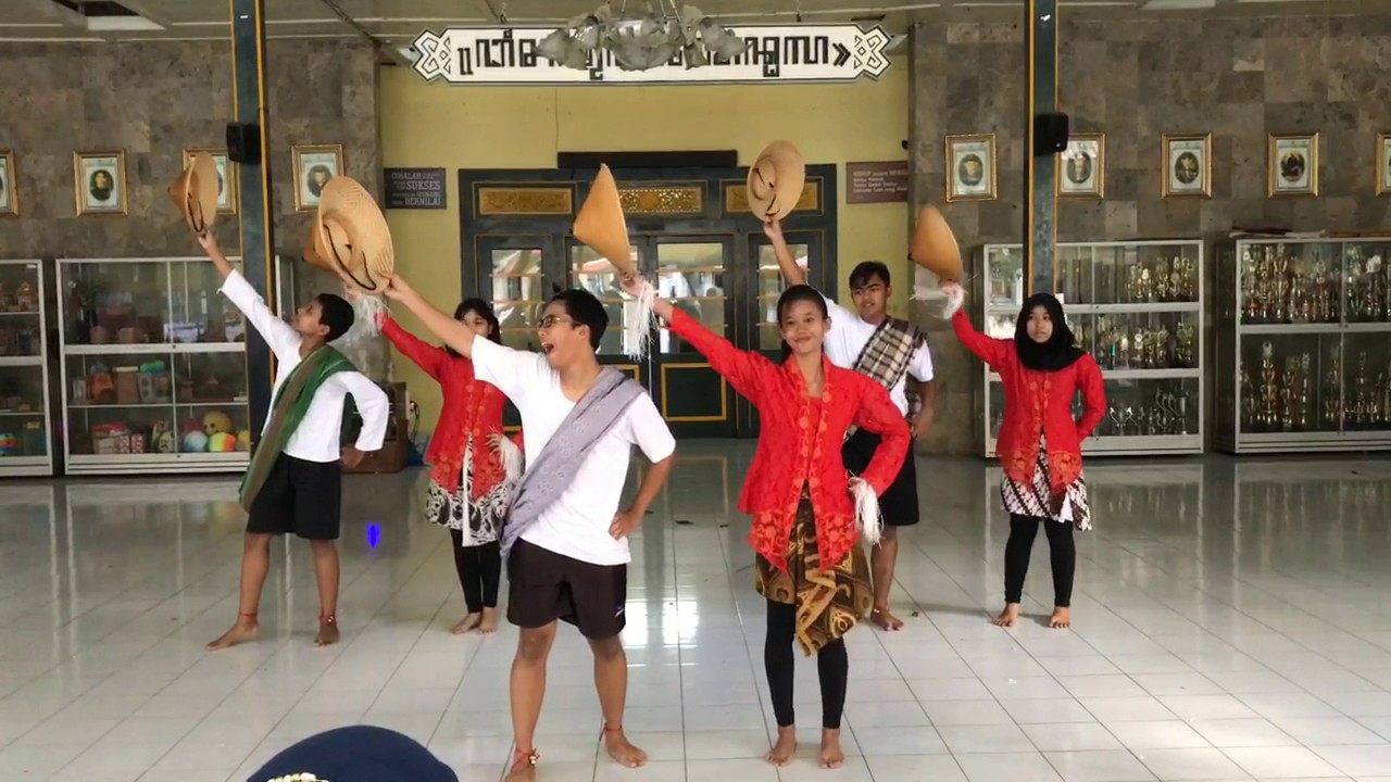 Kreativitas Tari SMAN 7 Yogyakarta Kelas XI IPS 3 Kelompok 2 / Tani