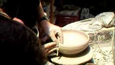 SIMON LEACH  Throwing a widish bowl