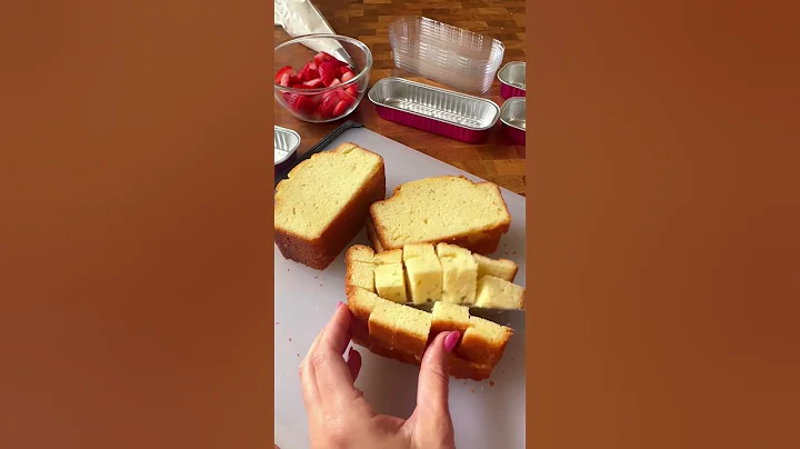 Easy Strawberry Shortcake 🍓 #cake #easydessert #easyrecipe #shorts #strawberryshortcake