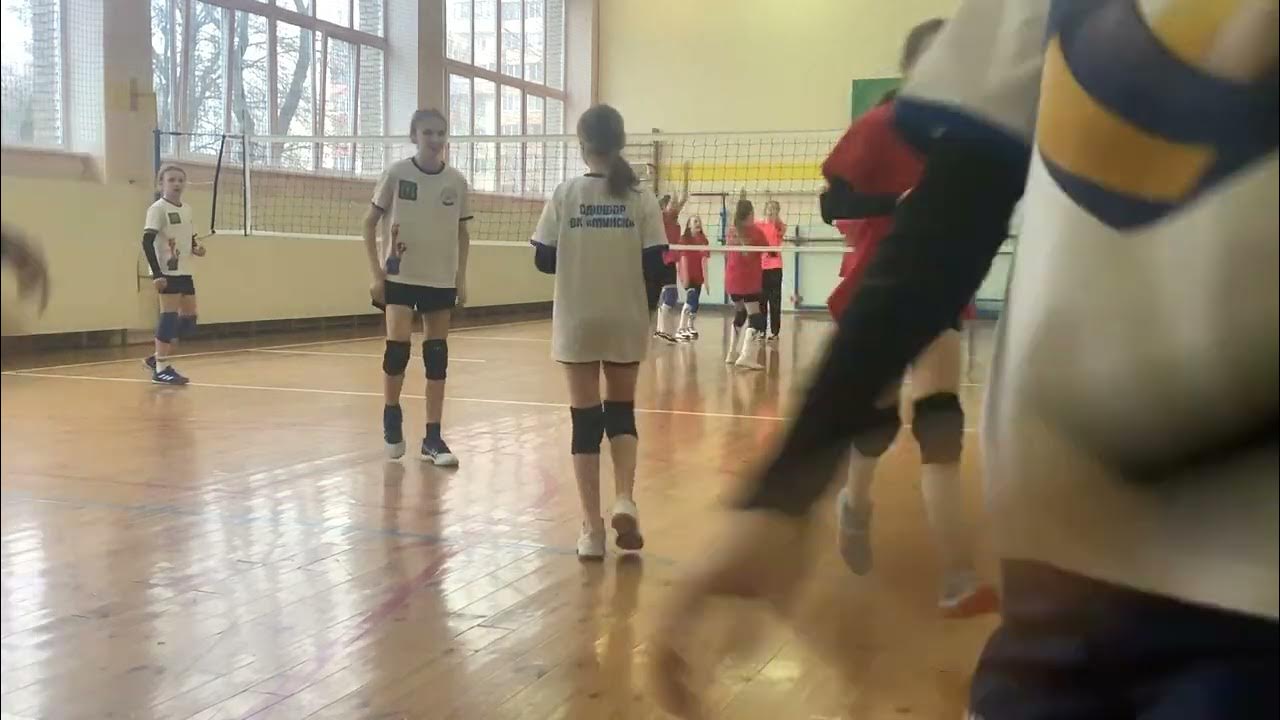 Тренер по волейболу у детей