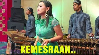 Kemesraan Iwan Fals Versi Angklung Malioboro Jogja (Angklung Carehal)