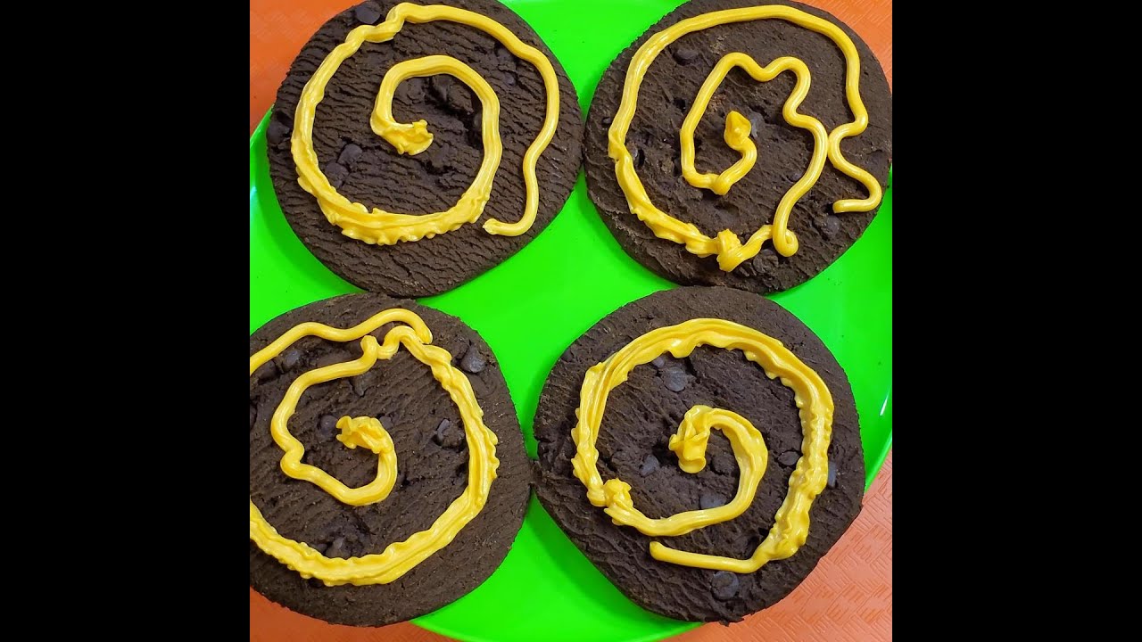 eat Lenny & Larry's Double Chocolate Cookie with Easy Cheese