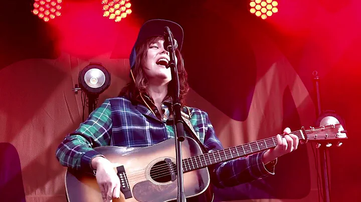 Molly Tuttle channels Grace Slick "White Rabbit" 1...