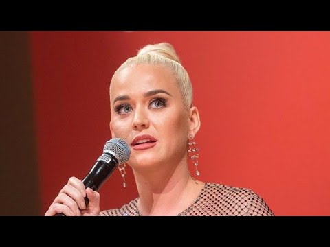 Video: Katy Perry mengakui bahawa semasa mengandung dia bersembunyi dari pengantin lelaki di dalam kereta