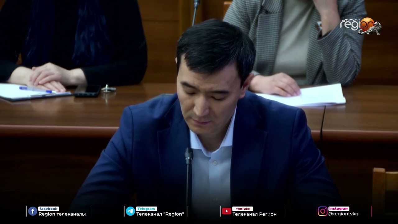 Депутаттары Медер Алиев менен Улукбек Карыбек уулу кайым айтыша кетти. Кимиси ката кетирди?