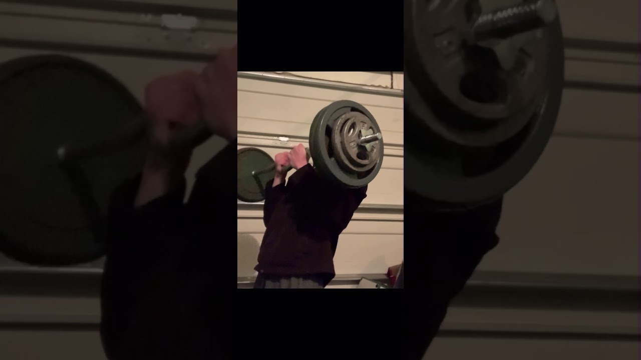 Mira 142 lbs EZ bar cheat curl @125 lbs body weight en YouTube Mira 142 lbs EZ bar cheat curl @125 lbs body weight en YouTube