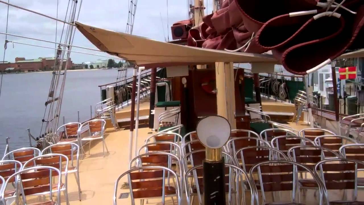 become a top deck tour guide