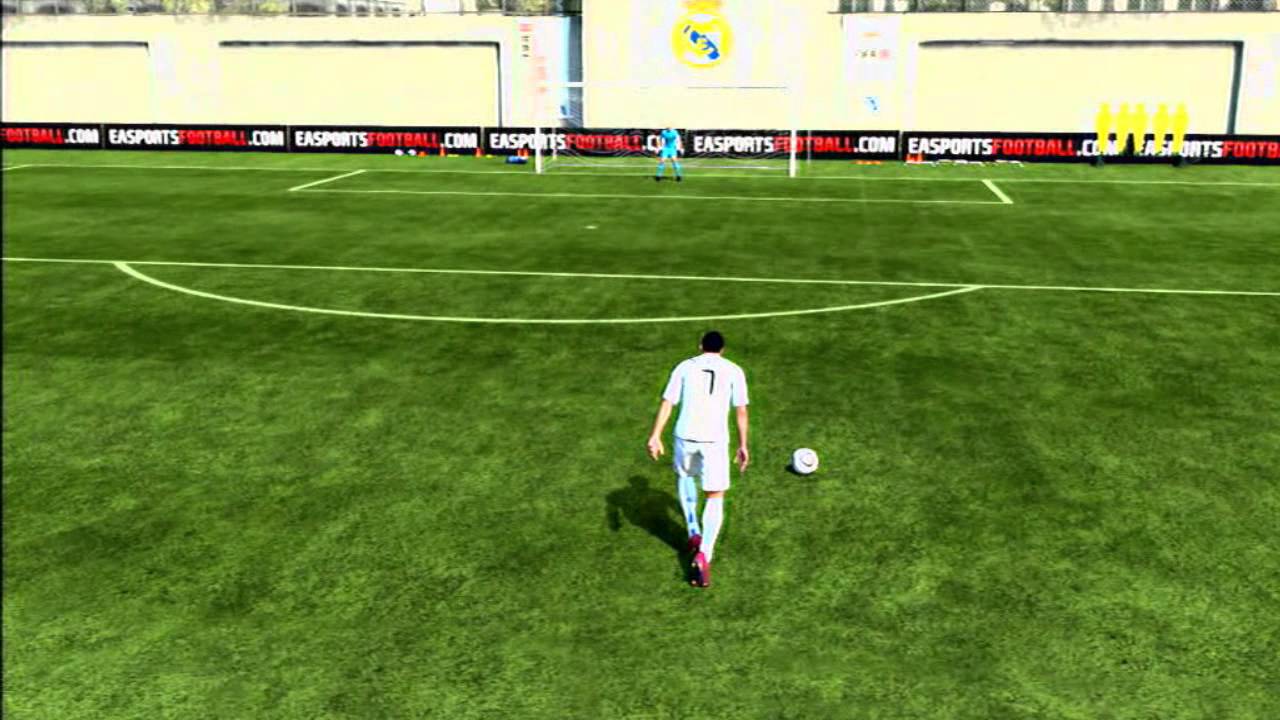 Как бить сильно в фифе. Удар шведой ФИФА. FIFA 23 штрафные удары. Ronaldo FIFA 11. Удар шведой FIFA 23.