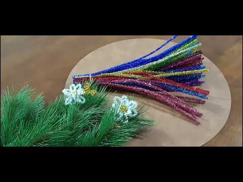 DIY Tinsel pipe cleaners Christmas ornaments. 