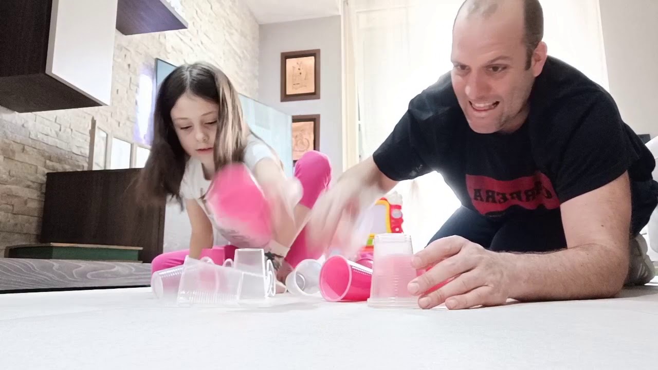 Trasformiamo dei bicchieri di plastica in giochi!