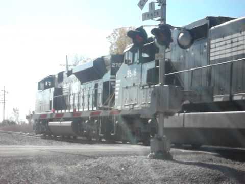 NS 301 (10-29-10) NS SD70M-2 leads!