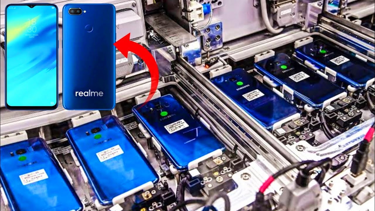 شاهد كيف تصنع هذه الآلة الآلاف من الهواتف الذكية في دقائق في هذا المصنع العملاق!!