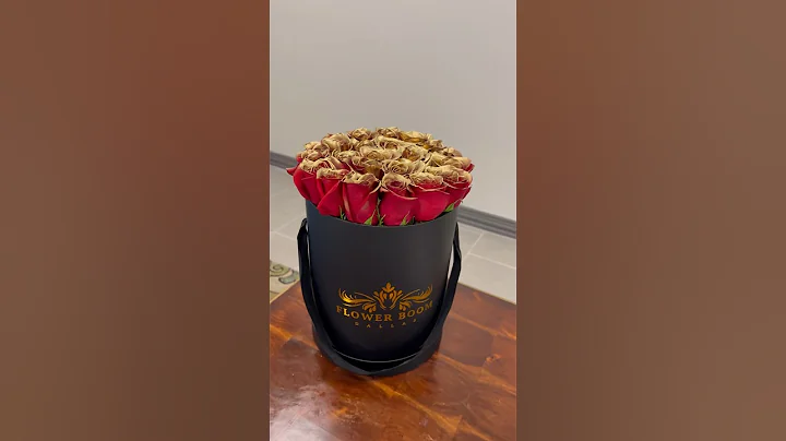 Two dozen red roses dipped in gold 🌹 #flowerarrangement #flowers #redroses #roses - DayDayNews