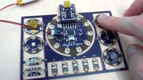 LilyPad Arduinoの温度センサーとフルカラーLEDを連動させてみた