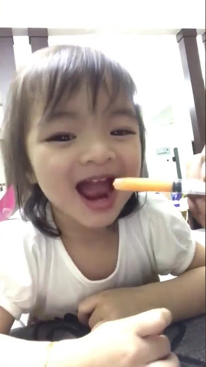 COMEL TENGOK ADIK YAYA MAKAN UBAT