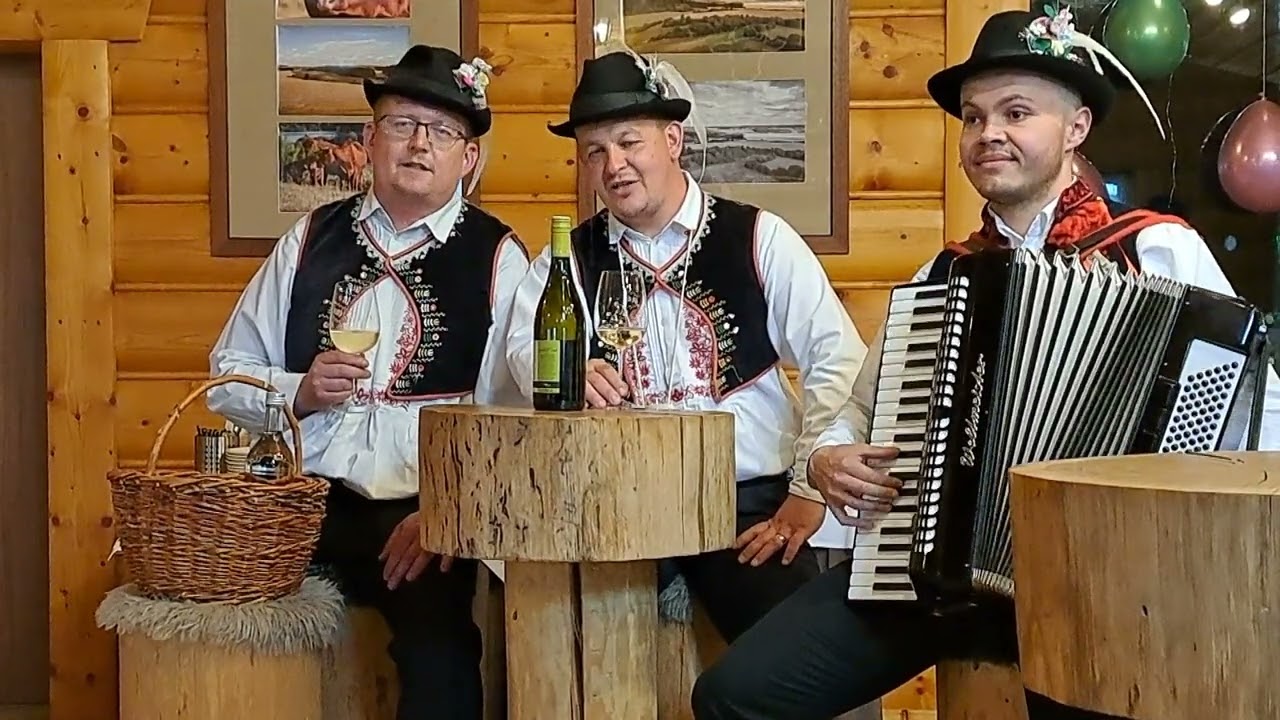 MUŽÁCI MORAVIA - Pěkný je den (Deň matiek)