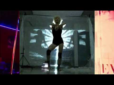 エイケルasマドンナ_Madonna_tribute_performance_by Eichael Discyu Okinawa