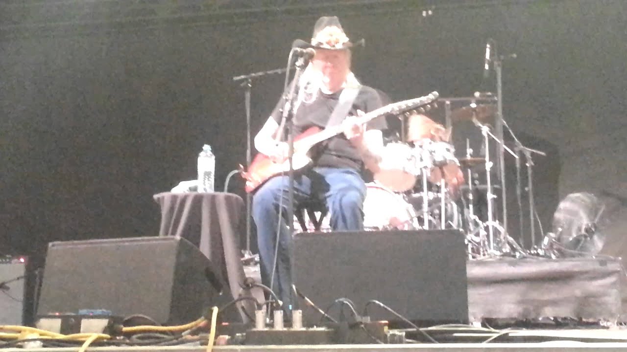 Johnny Winter Dust My Broom his last show Lovely Days 2014