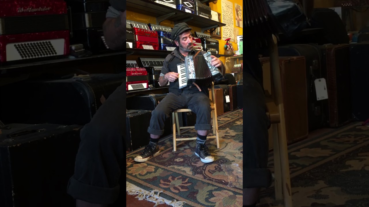 Vintage Mini 32 Bass Accordion