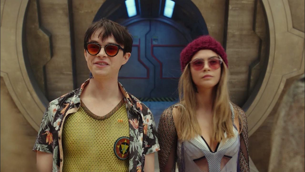 Валериан и город тысячи планет 2017 постер. Валериан и город 1000 планет рианна. Валериан и город тысячи планет 2. Валериан и город тысячи планет бабл. Валериан и город 1000.