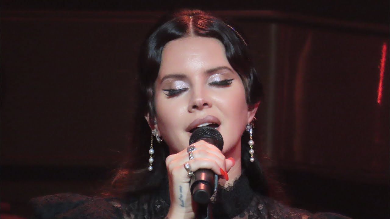 Lana Del Rey - Young and Beautiful (live at All Things Go Festival 10/01/23) Lana Del Rey - Young and Beautiful (live at All Things Go Festival 10/01/23)