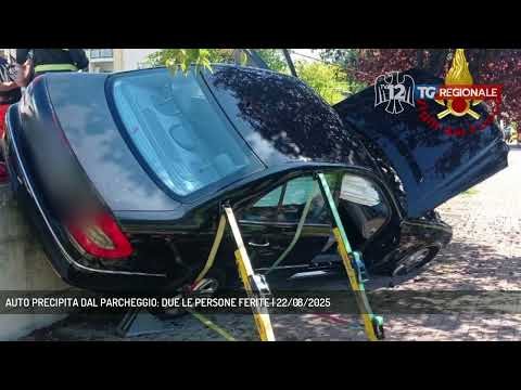 AUTO PRECIPITA DAL PARCHEGGIO: DUE LE PERSONE FERITE | 22/08/2025