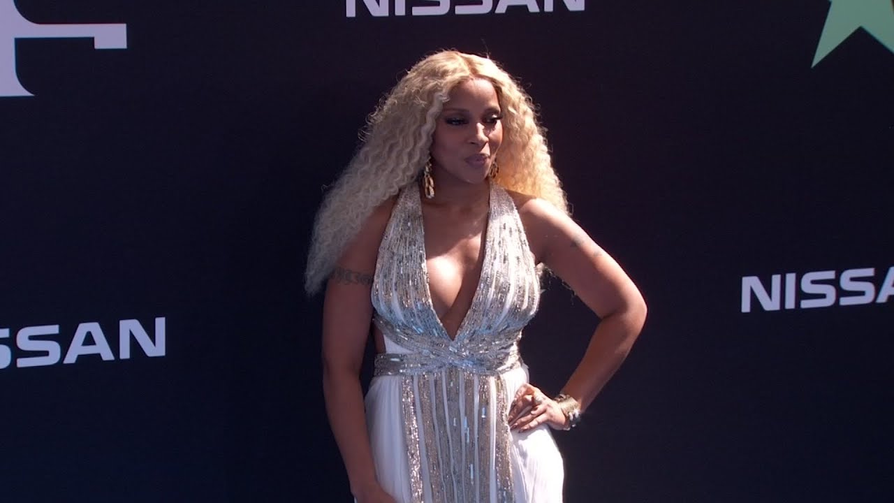 breaking free Music stars dazzle on BETs blue carpet