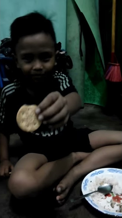 Lucu anak kecil membuat trik sulap