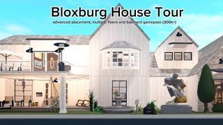 Bloxburg House Tour (chaotic)