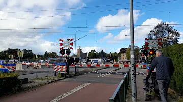 Spoorwegovergang Nunspeet // Dutch railroad crossing