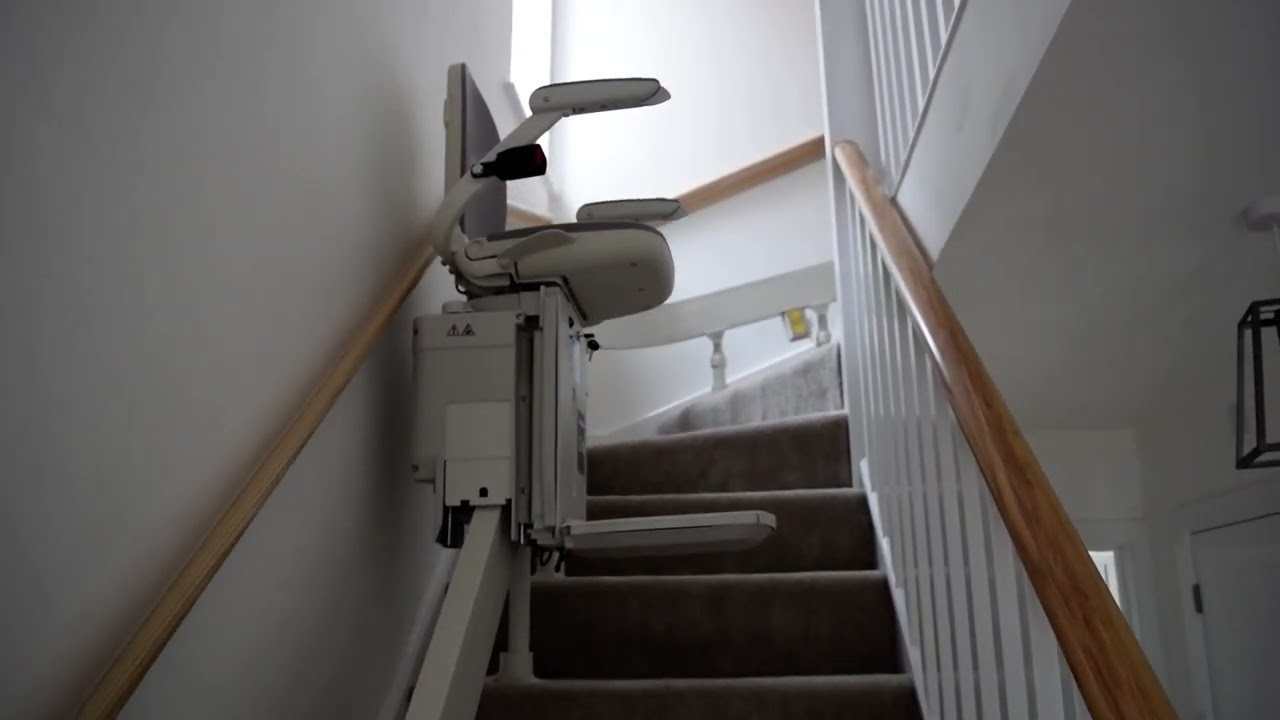 Curved stairlift Acorn 180 demo installation