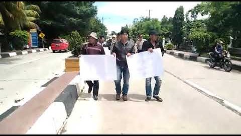 Suasana Unjuk Rasa Jurnalis dan Forum LSM Barru.