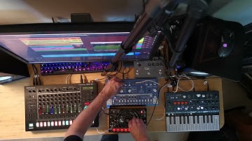 Live Techno jam #18 - The Gliding Effect (TR-8S + Quadrantid Swarm + TD-3 + MicroFreak)