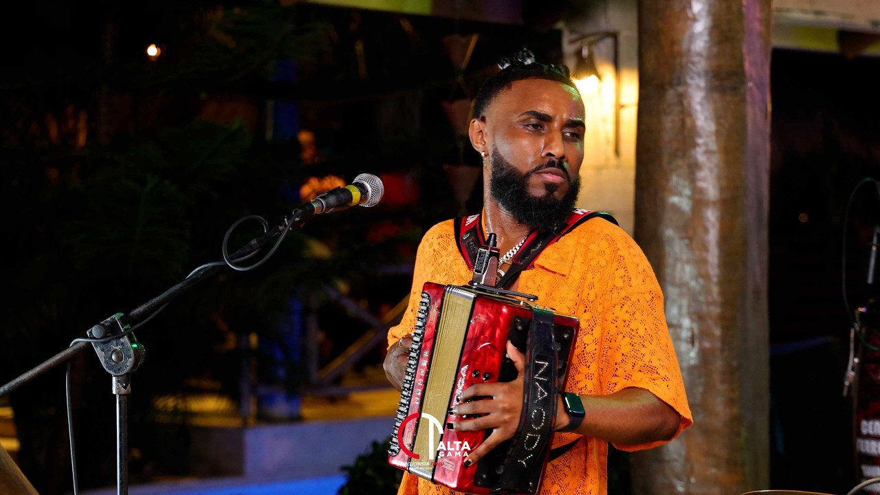 Download El Diamante Negro - Tirale Bajito Video En Vivo Para Chipeo MP3