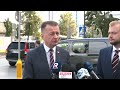 „Okradać powodzian? Tego jeszcze nie było!” Ostro na konferencji PiS przed MSWiA