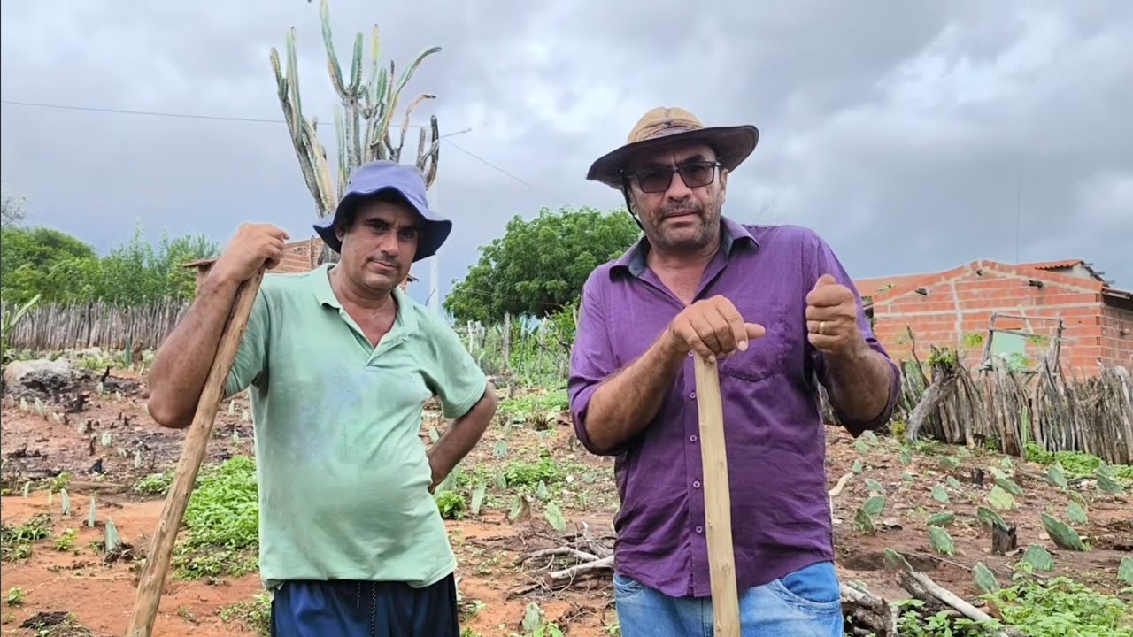 Veja a alegria de João Neto guerreiro da caatinga feliz com as chuva no sertão nordestino.