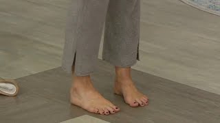 2020-03-20Amy Stran In The Barefoot Dreams Cozychic Lite Cropped Pants