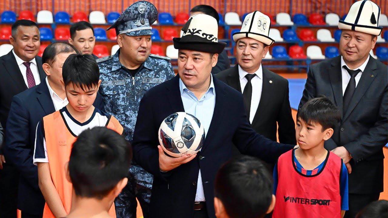 Садыр Жапаров открыл спорткомплекс в Таласской области Кыргызстана