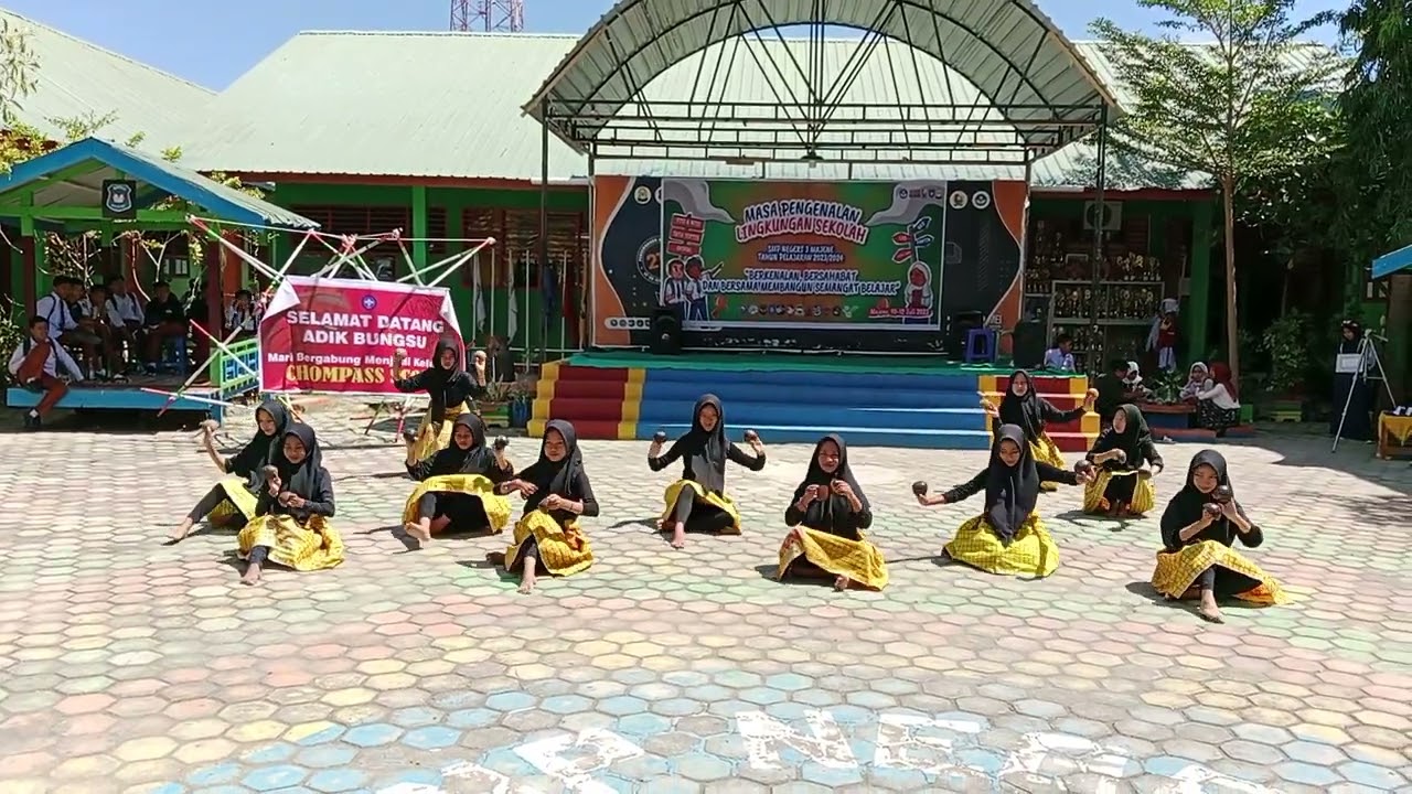 Tari Tradisional (ka'daro/Tempurung Kelapa) Sanggar TOMEPAYUNG SMPN 3 MAJENE